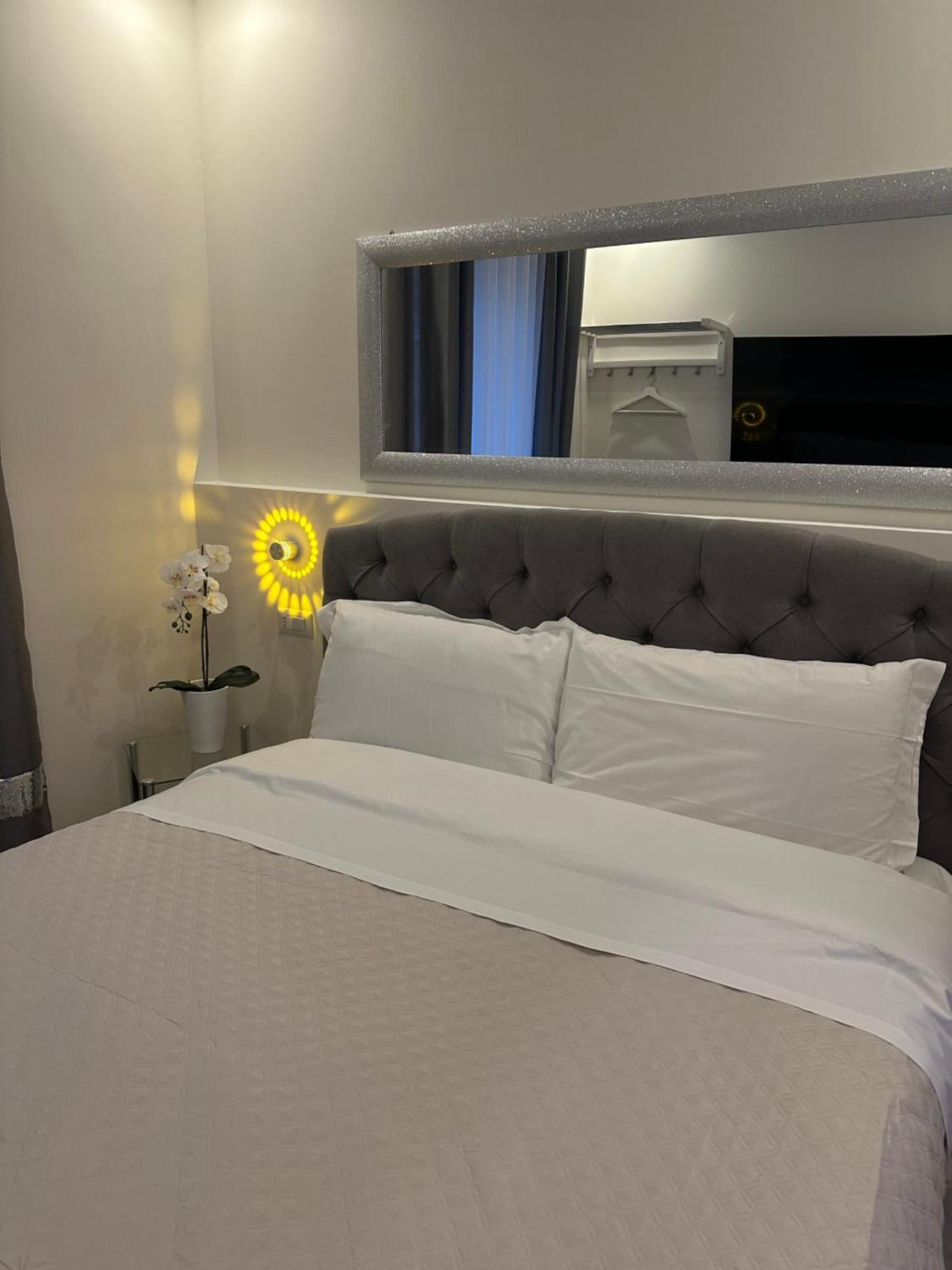 Confortable Room - 5 Мілан Екстер'єр фото